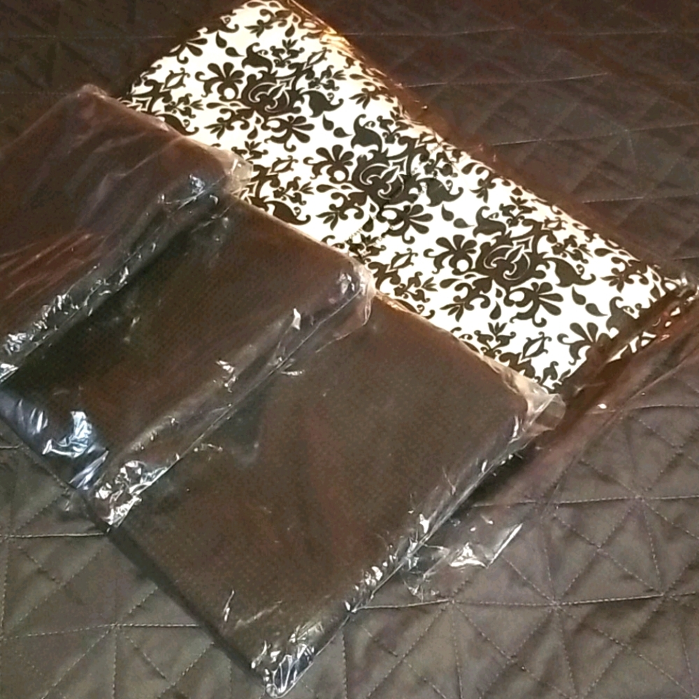 Black toile duffel w/3 matching storage bags